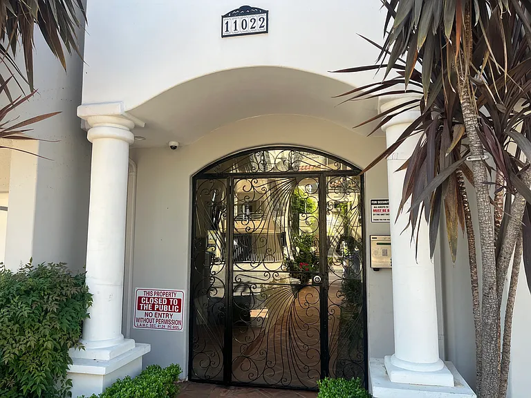 Tuscany Apartments — Photo 7
