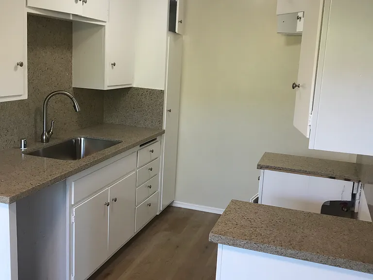 3719 Clarington Ave #18 — Photo 15