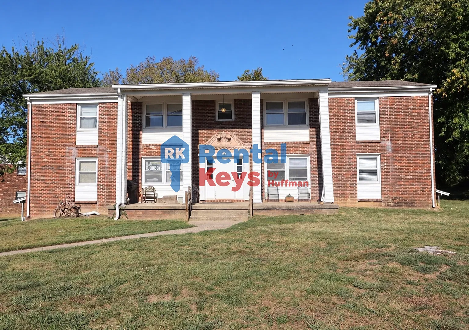 916 Parkview Drive — Photo 1