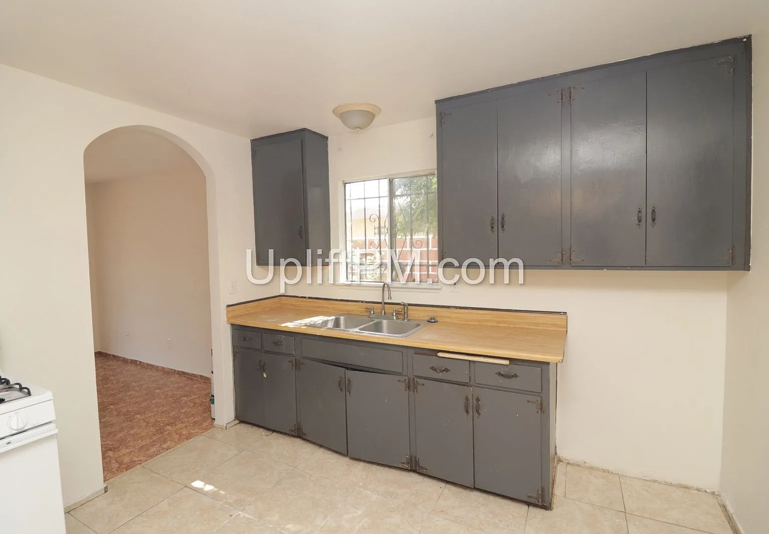 3 bed, 2.0 bath, 964 sqft, $3,295 — Photo 4
