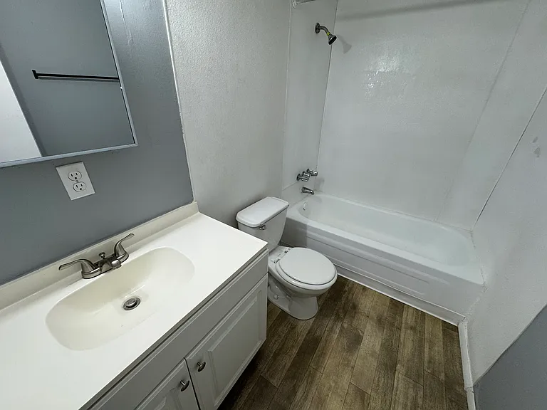 2832 E County Line Rd — Photo 21