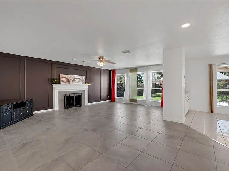4422 Warwick Dr — Photo 6