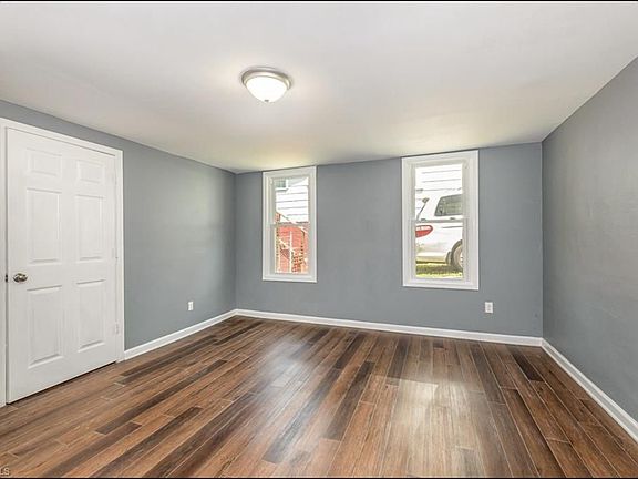 4th image of 518 N Scales St
