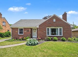 136 Westmont Dr NW, Grand Rapids, MI 49504