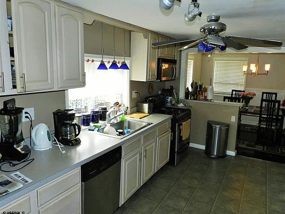 3rd image of 4 E Mill Rd