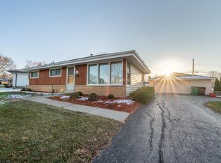 W152N8337 Elm Ln, Menomonee Falls, WI 53051