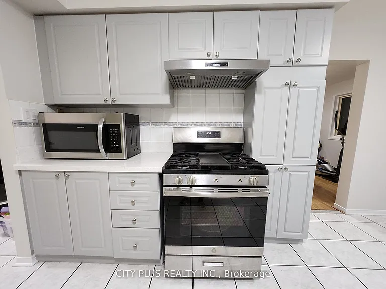 197 McLevin Ave #UPPER — Photo 1