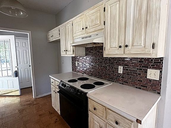 5th image of 438 Brookstone Dr