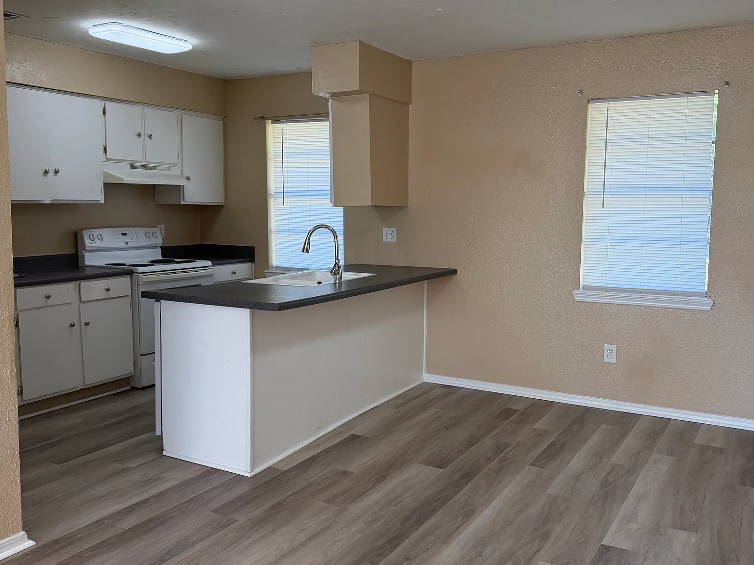 4 bed, 1.5 bath, 1118 sqft, $1,395 — Photo 3