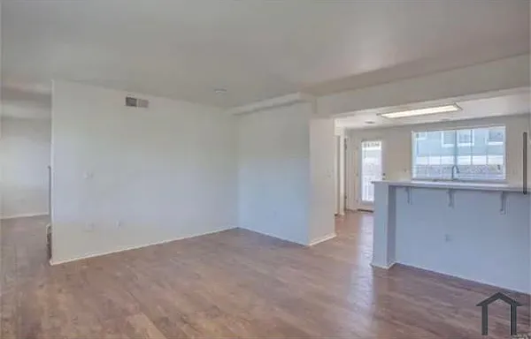 503 Daniels Ave — Photo 6