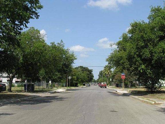 3rd image of 3723 W Travis St