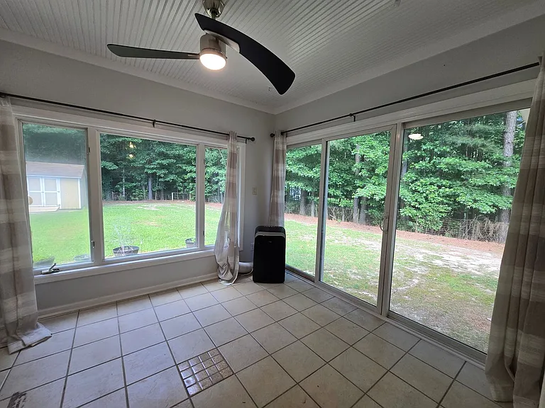 109 Stacie Dr — Photo 5