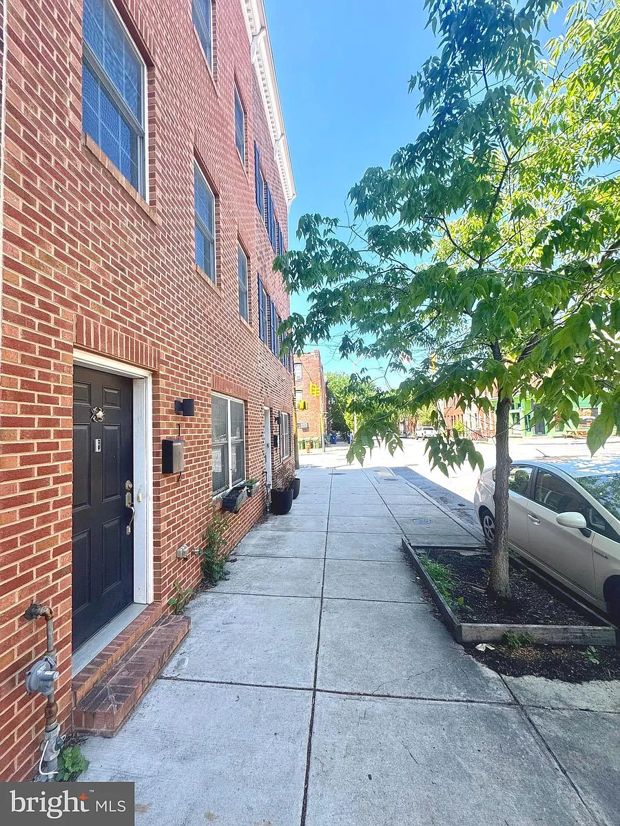 Building Photo - 1502 S Charles St