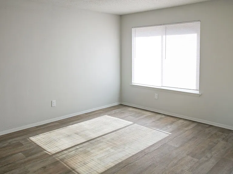 Aden Park Apartments — Photo 10