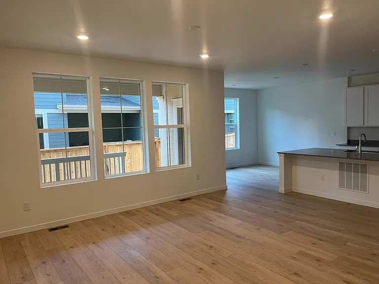 2268 Crescent Cir — Photo 4
