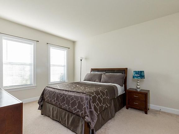 Entry level bedroom with full bath off foyer