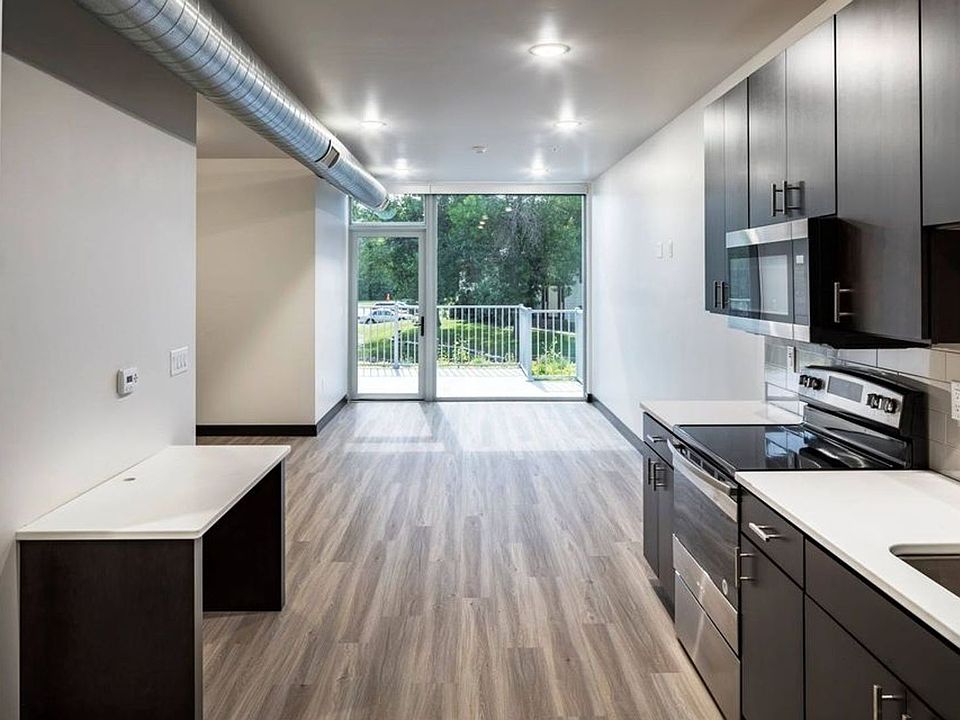 1st image of 627 Orchard Ct Unit 215