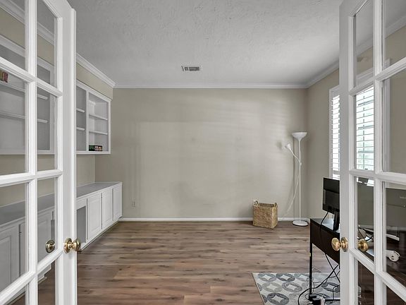 5th image of 2 S Duskwood Pl