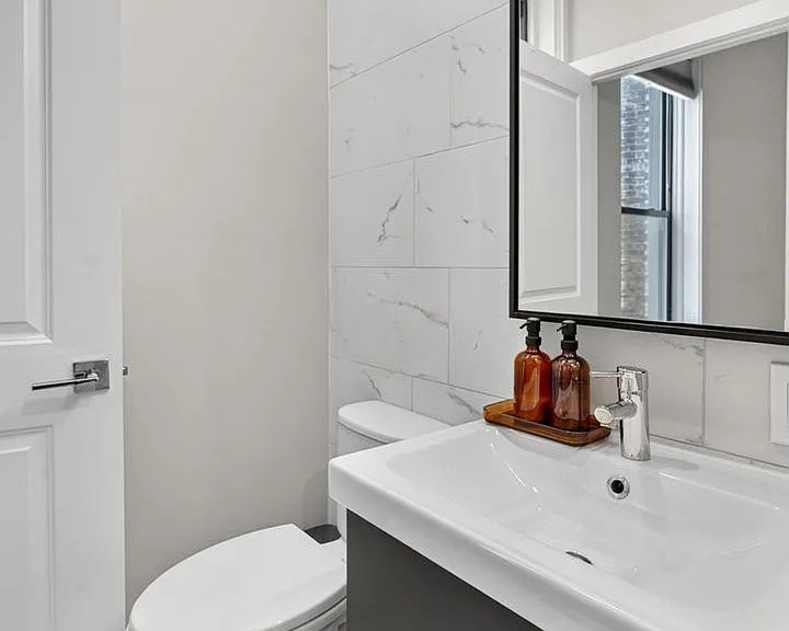 1421 N Dearborn St — Photo 25