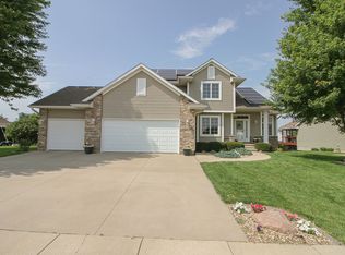 600 Rosedale Dr, Center Point, IA 52213