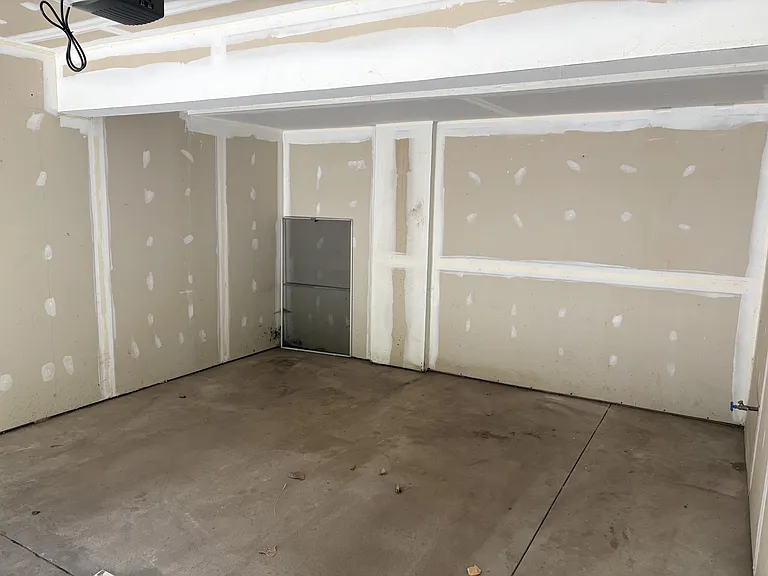 4165 Pine Ave — Photo 10