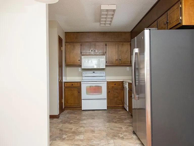 809 Bishop Cir — Photo 7