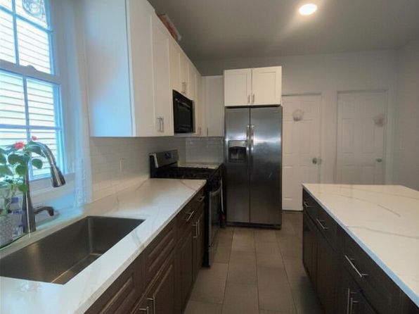 334 Bond St #2E