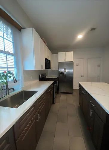 334 Bond St #2E Photo 1