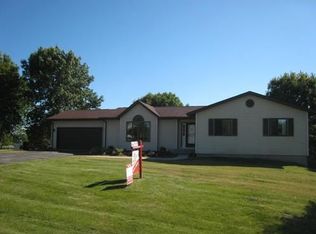 1631 Apache Dr NE, Solon, IA 52333