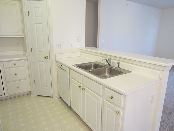 3rd image of 149 Saddlebrook Ln Unit 563