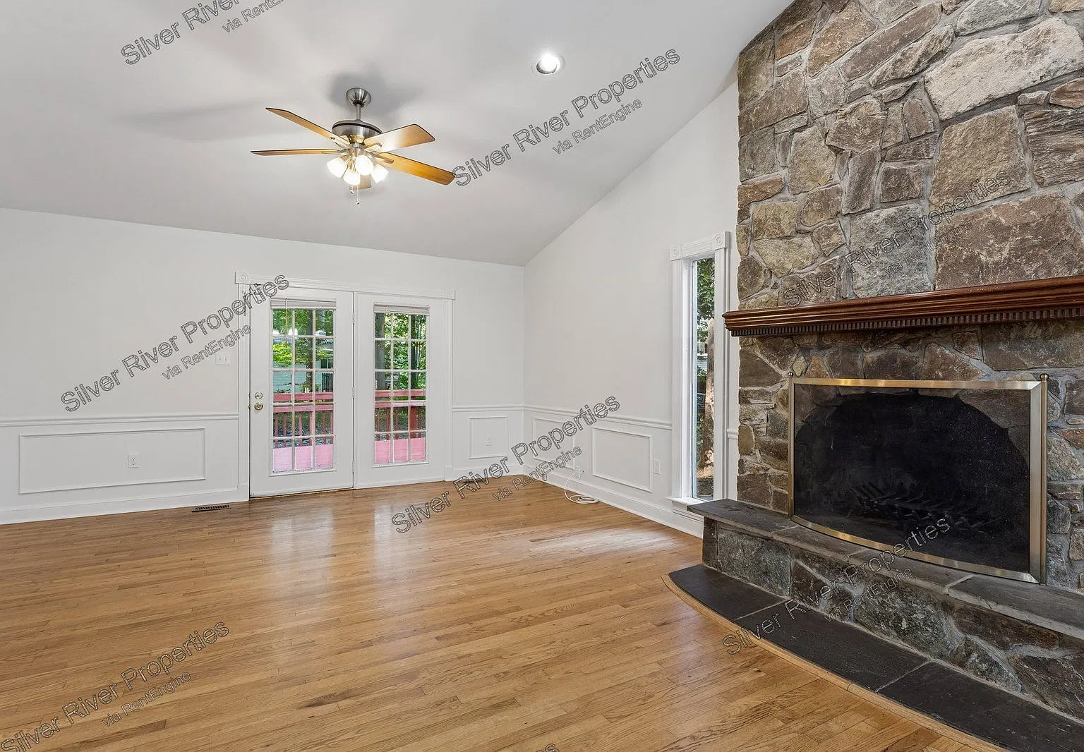 5 bed, 4.0 bath, 1924 sqft, $3,400 — Photo 2