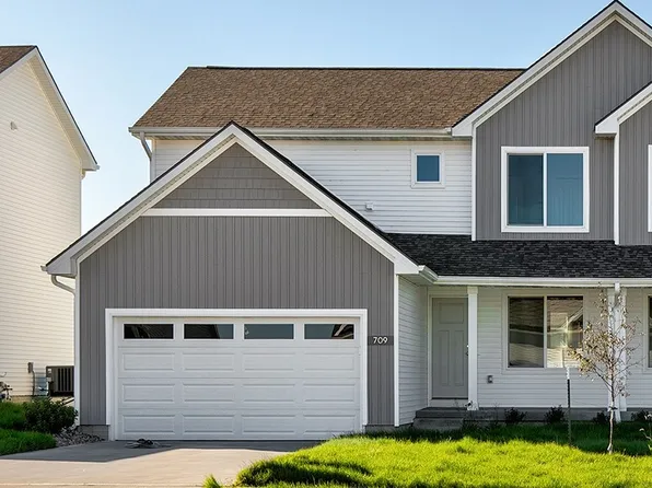 709 3rd St NW, Bondurant, IA 50035