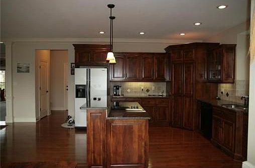 4th image of 635 Willow Dr