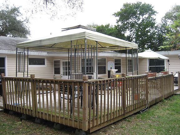 Deck/Backyard