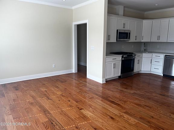 3rd image of 2419 Bridge Ave #203