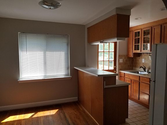 3rd image of 3505 Wilson Ave