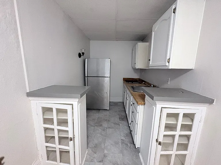 8th Street Apartments — Photo 14