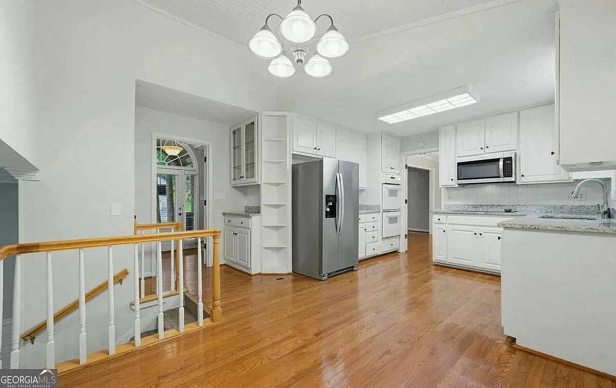 4 bed, 2508 sqft, $1,850 — Photo 2