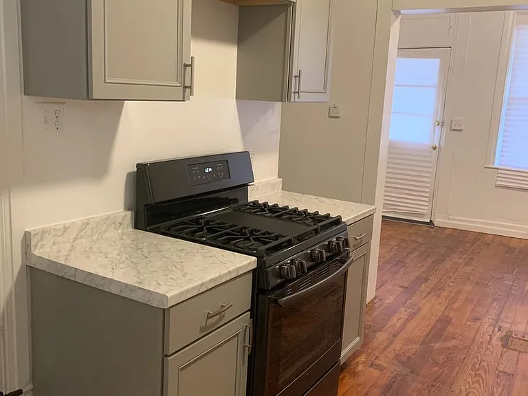 579 Smith St — Photo 5