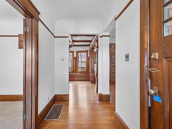 4th image of 1733 Lincoln Ave