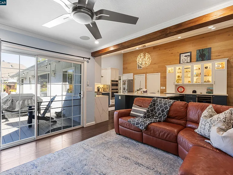 301 Domingo Ct — Photo 18