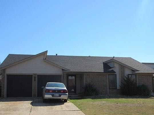 1st image of 2604 Redwood Ln