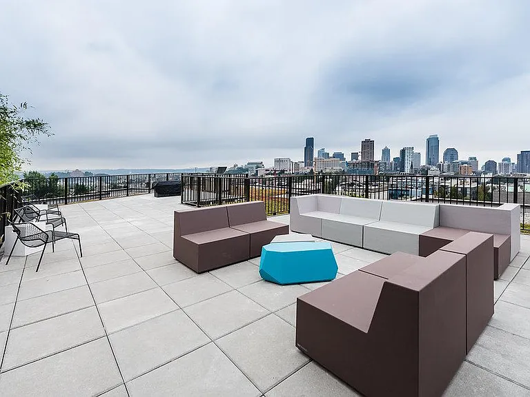 Broadcast Apartments — Photo 8