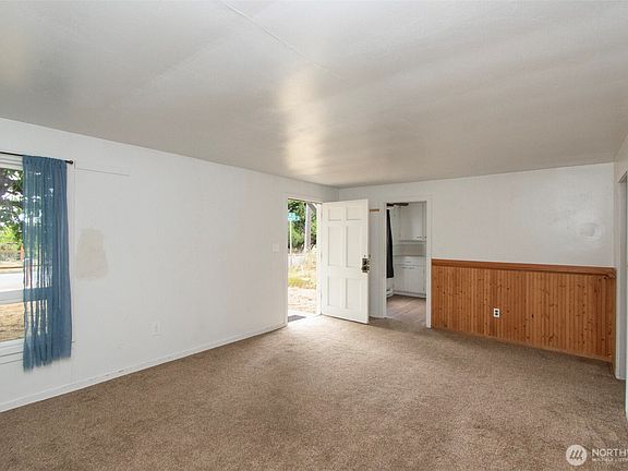 5th image of 938 E 6th Street