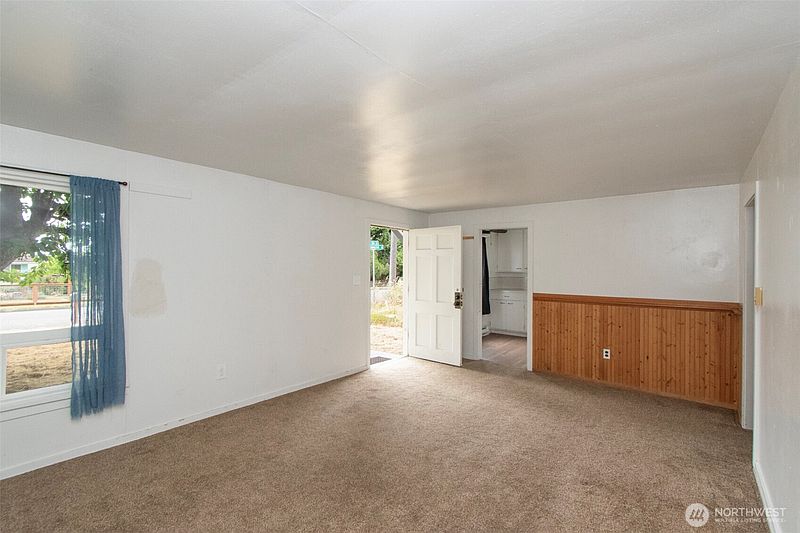 5th image of 938 E 6th Street