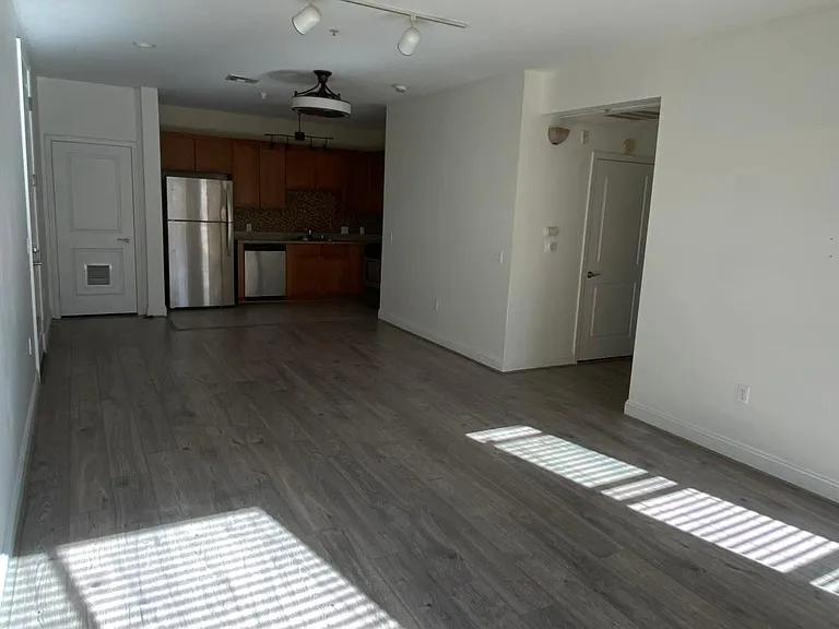 6938 Laurel Canyon Blvd #304 — Photo 5