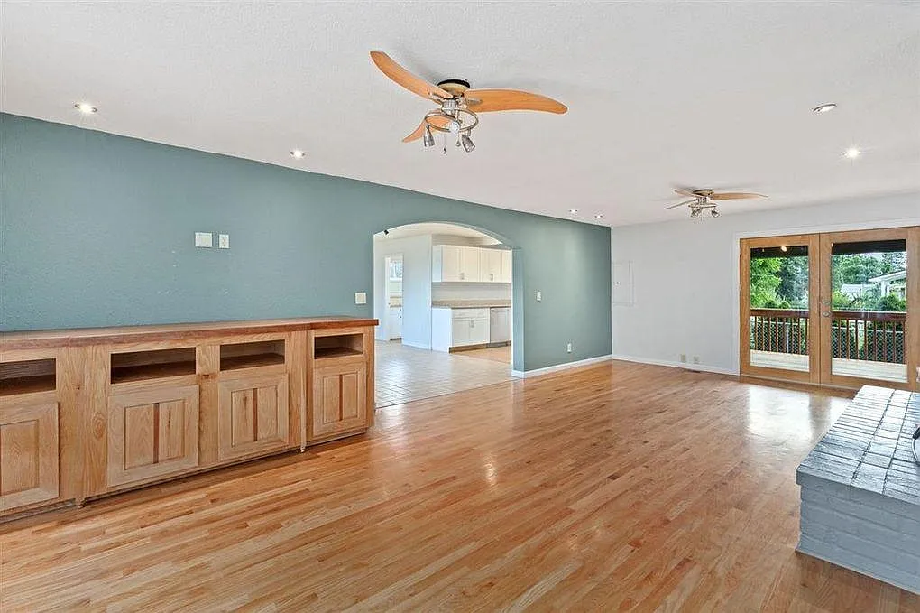 4 bed, 2.5 bath, 1925 sqft, $2,795 — Photo 3