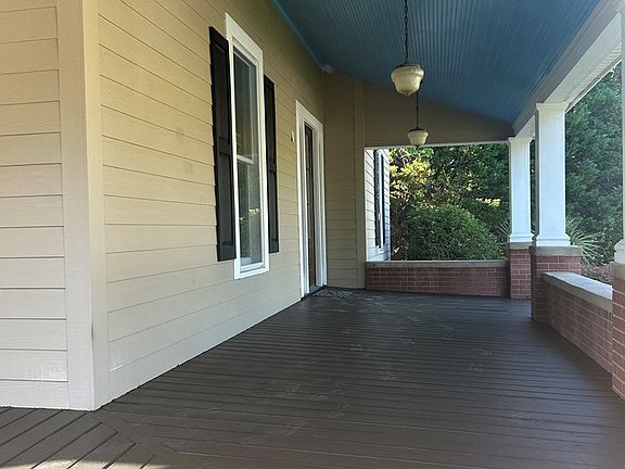 2nd image of 610 N Ridge Ave