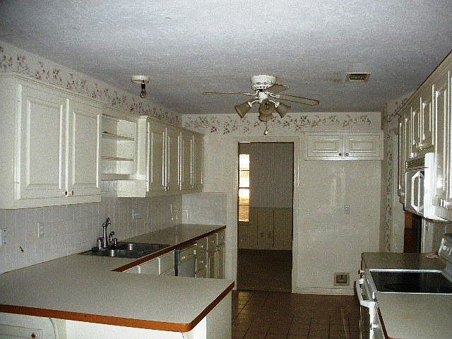 2nd image of 130 Oak Shadows Dr