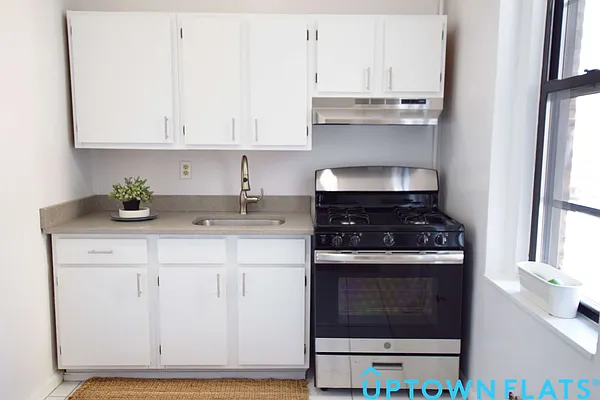 Rented by Uptown Flats LLC | media 2